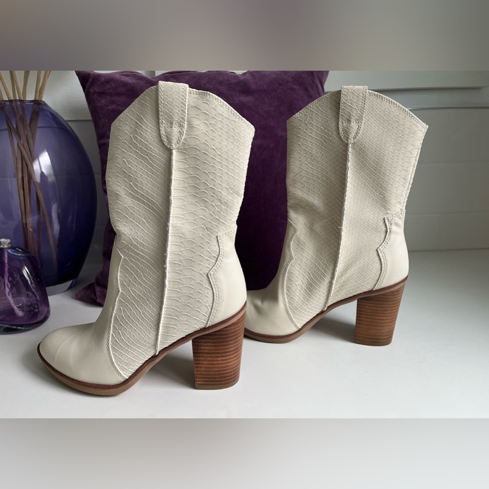 MIA Ivory boot